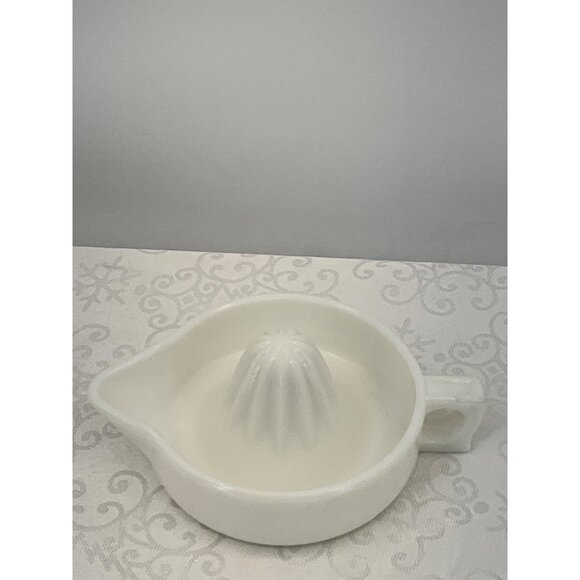 Vintage White Milk Glass Citrus Juicer With Handle & Spout Sunkist on side - Picture 2 of 5